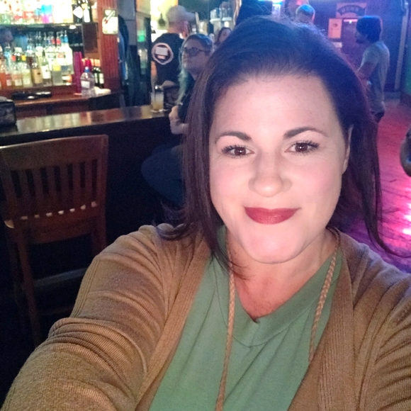 Meet your Posher, Cara - Picture 1 of 1